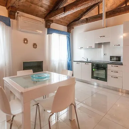 Palazzo Della Torre Appartement *