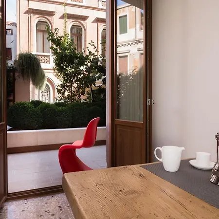 Canaletto Giardino Apartment *