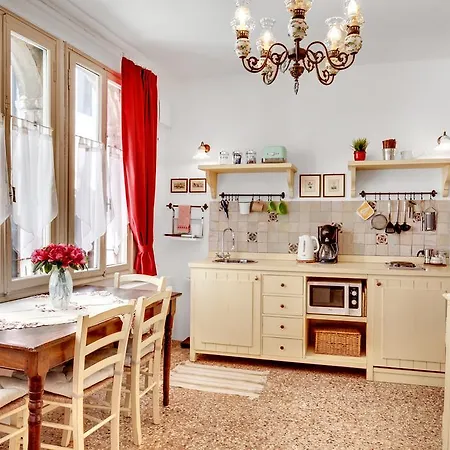Ca' Badoer Frari Apartment