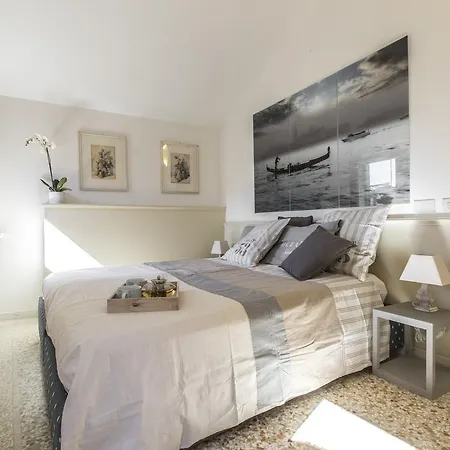 Apartment Lovely Venetian