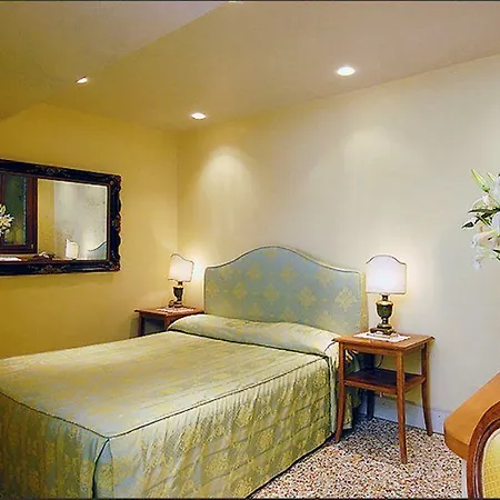 San Zulian Hotel