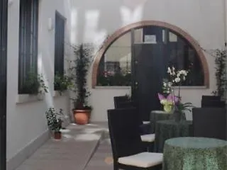 Acca Hotel