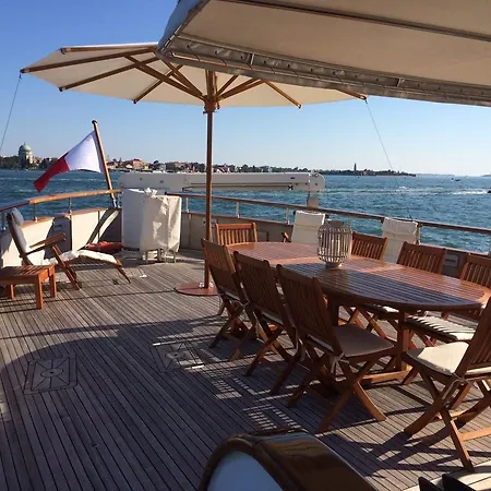 Yacht Bert Venezia Πλωτό κατάλυμα 5*