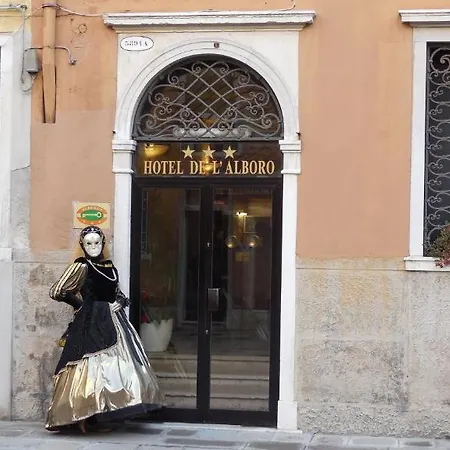 De L'alboro Hotel 3*