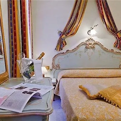 Henry Hotel 2*