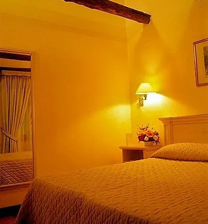 أمباسادور تري روز 3*