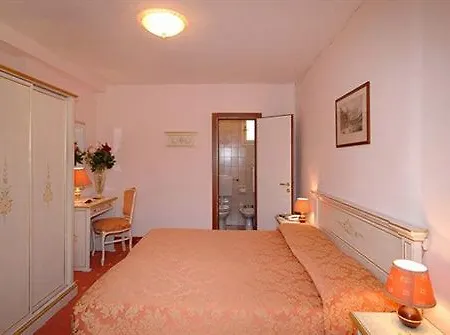 Otel Ambassador Tre Rose Venedik