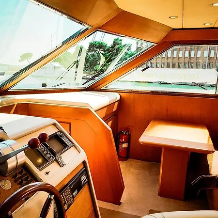 Yacht Diva Venedig