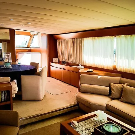 Yacht Diva Båthotell
