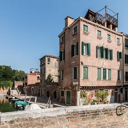 7 Windows On Venedig