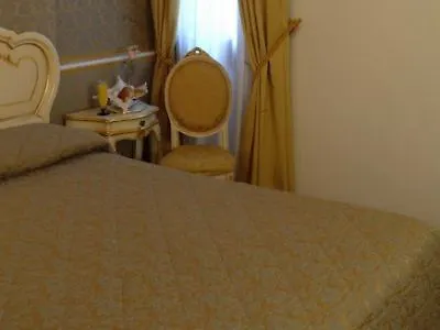 Apostoli Palace Alojamento de Acomodação e Pequeno-almoço 3*