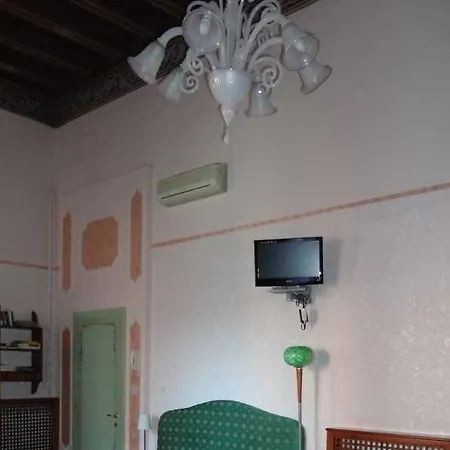 Palazzo Lion Morosini - Check In Presso Ai Santi Apostoli Venice