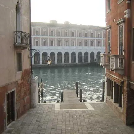 Palazzo Lion Morosini - Check In Presso Ai Santi Apostoli 3* Venice