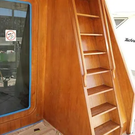 Yacht Diva 船屋