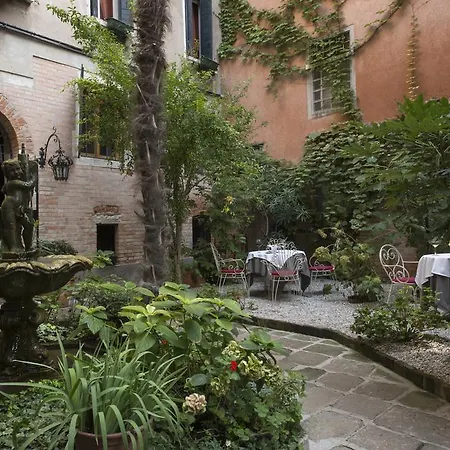 La 818 Guest house *