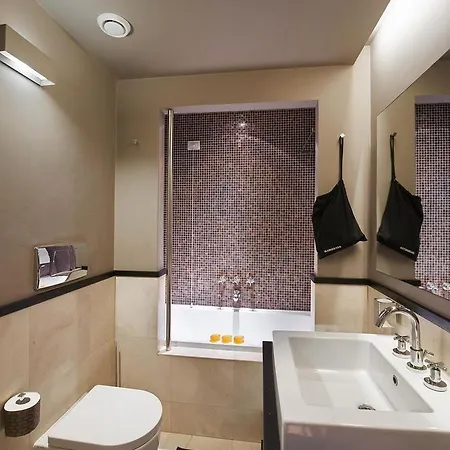 Charming House Dd724