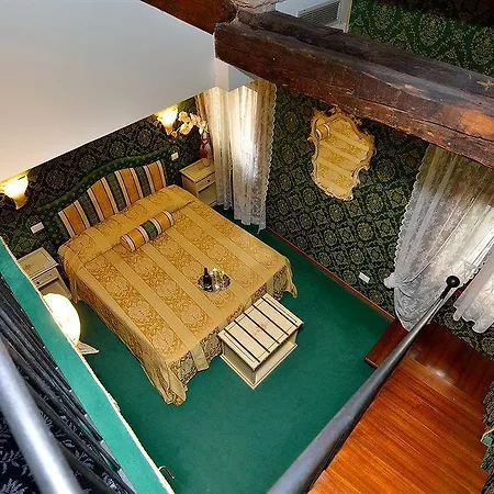 Residenza La Campana Affittacamere 3*