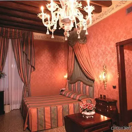 Al Ponte Dei Sospiri Hotel