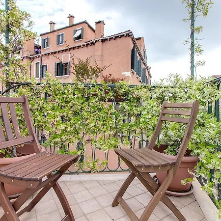 De L'osmarin Suites Penzion Benátky