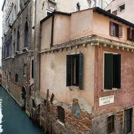 Mandola * Venice