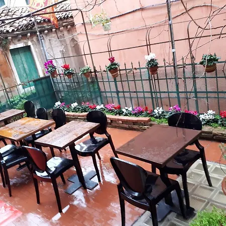 Ai Boteri Hostel