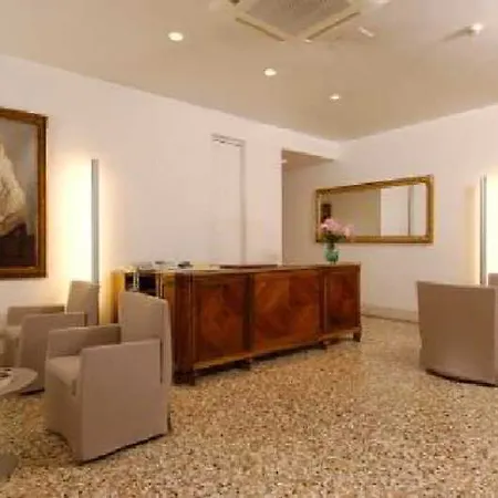 San Zulian Hotel