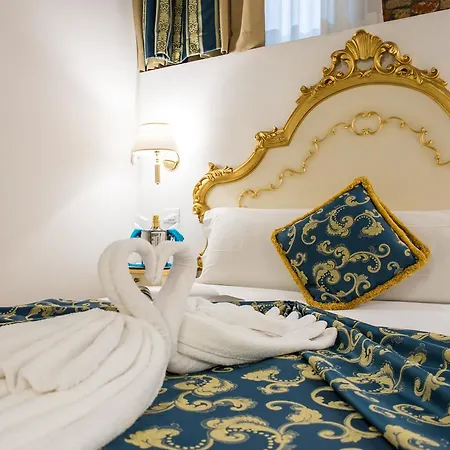 Al Mascaron Ridente Venice