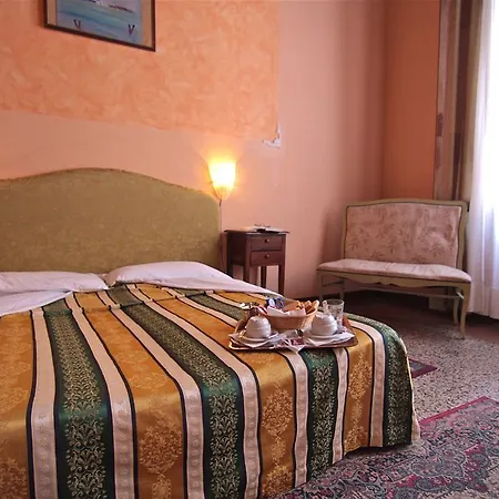 Palazzo Lion Morosini - Check In Presso Ai Santi Apostoli Venice