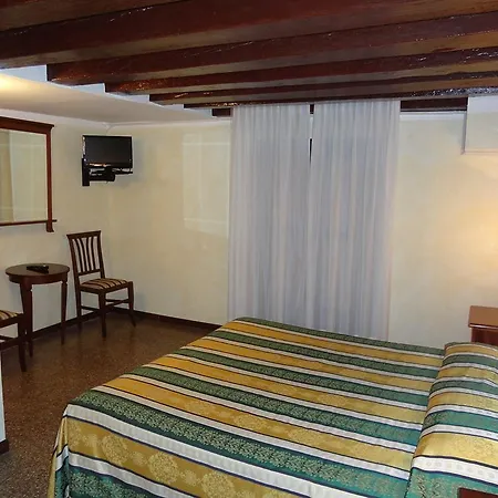 Guest house Palazzo Lion Morosini - Check In Presso Ai Santi Apostoli Venice