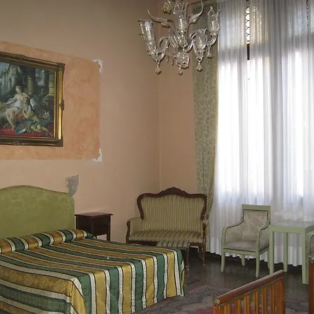 Palazzo Lion Morosini - Check In Presso Ai Santi Apostoli Venice