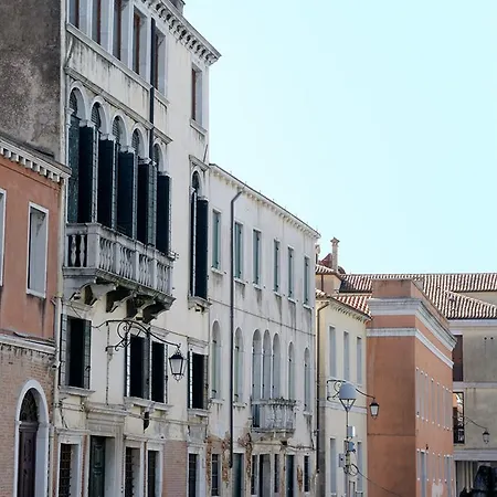 Canal Riva De Biasio 2* Venecia
