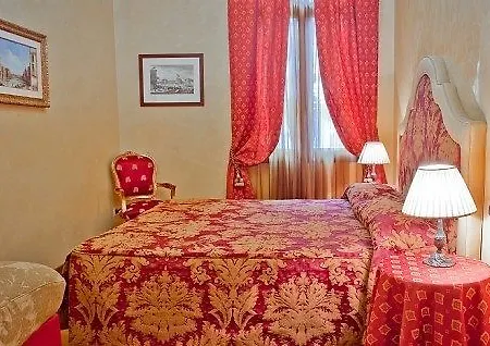 Odoni Aparthotel