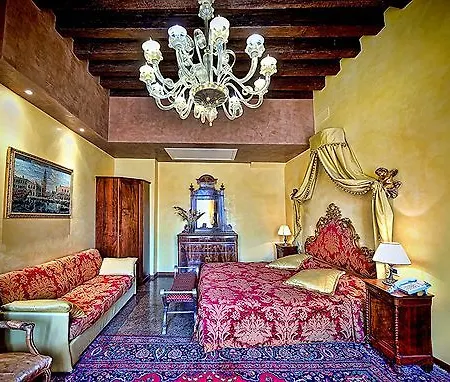 Odoni Aparthotel