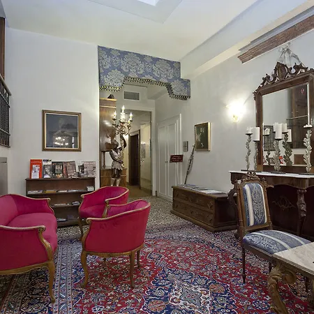 Odoni Aparthotel *