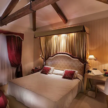 A La Commedia Hotel