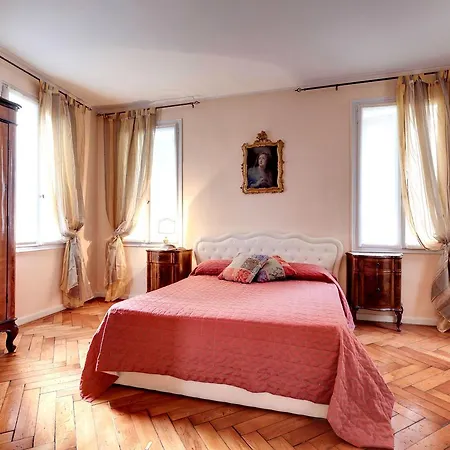 San Zulian Apartment