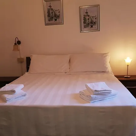 Ponte Degli Scalzi Bed & Breakfast Venice