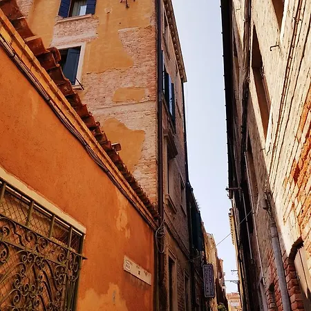 Ponte Degli Scalzi *