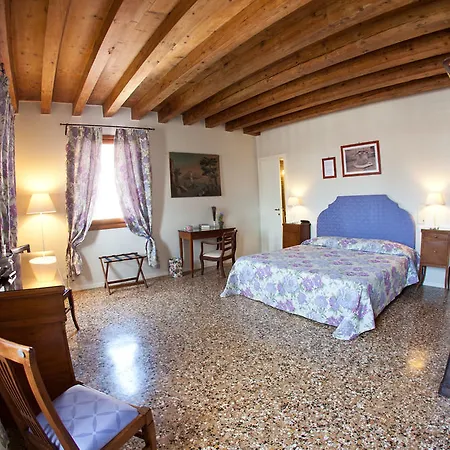 Hotel Ai Santi Apostoli 3*