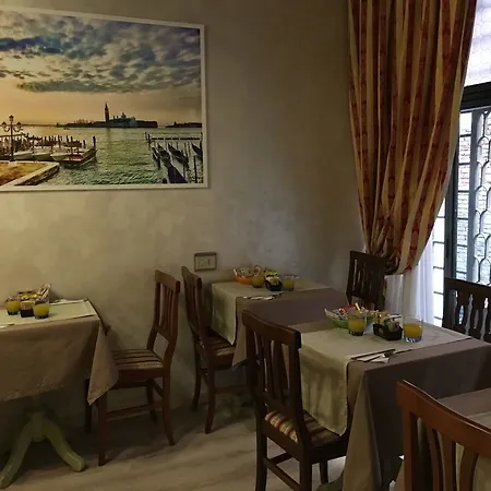 Palazzo Lion Morosini - Check In Presso Ai Santi Apostoli 3* Venice