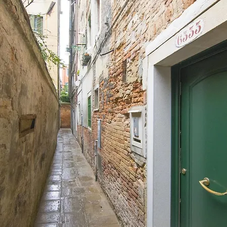 Crystal Deluxe Apartment Venice