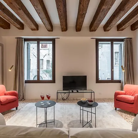 Sensale Design With Canal View Venice