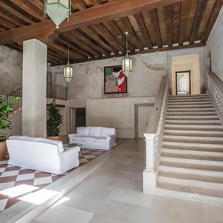 Sensale Design With Canal View Apartment Venice