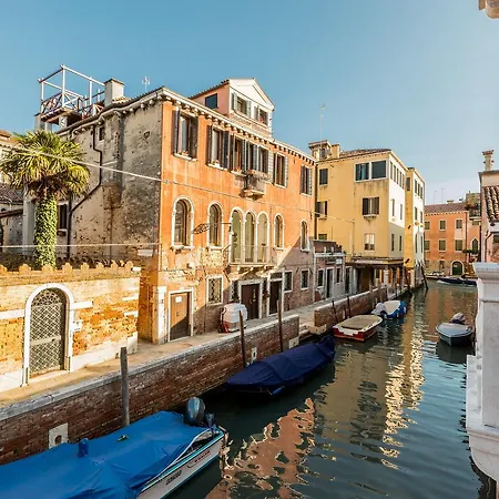 Sartor With Canal View And Private Court
