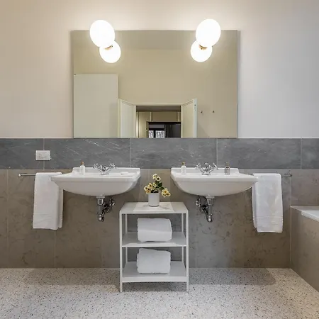 Sartor With Canal View And Private Court Apartment