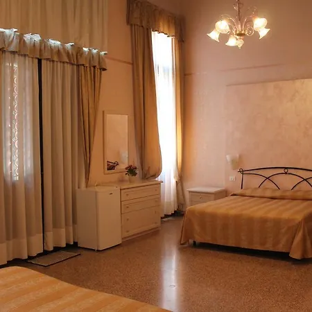 Palazzo Lion Morosini - Check In Presso Ai Santi Apostoli 3* Venice
