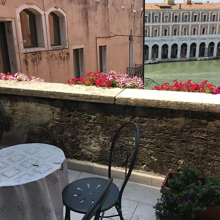 Palazzo Lion Morosini - Check In Presso Ai Santi Apostoli