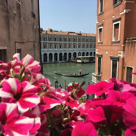 Palazzo Lion Morosini - Check In Presso Ai Santi Apostoli Guest house 3*