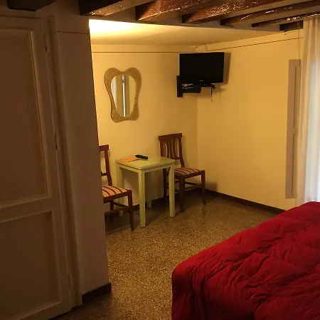 Palazzo Lion Morosini - Check In Presso Ai Santi Apostoli