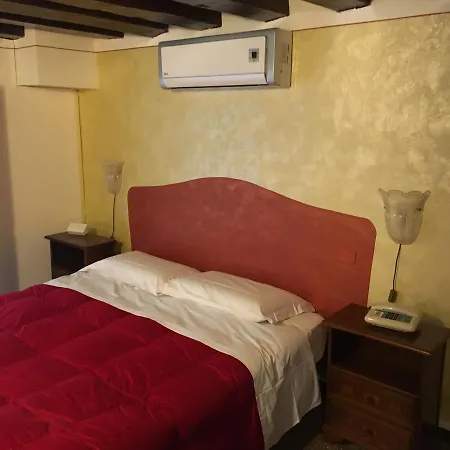 Palazzo Lion Morosini - Check In Presso Ai Santi Apostoli 3* Venice